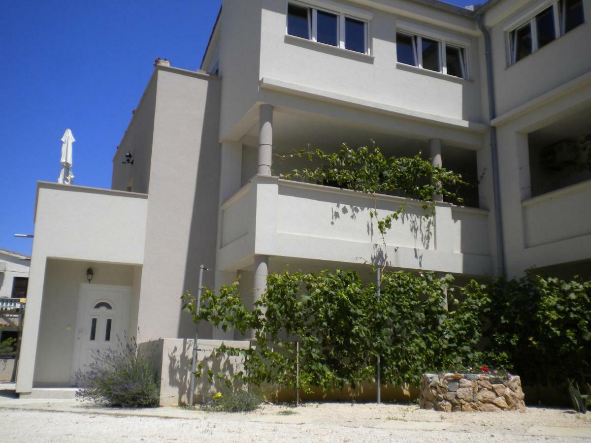 Apartments Vito Nin Exterior photo